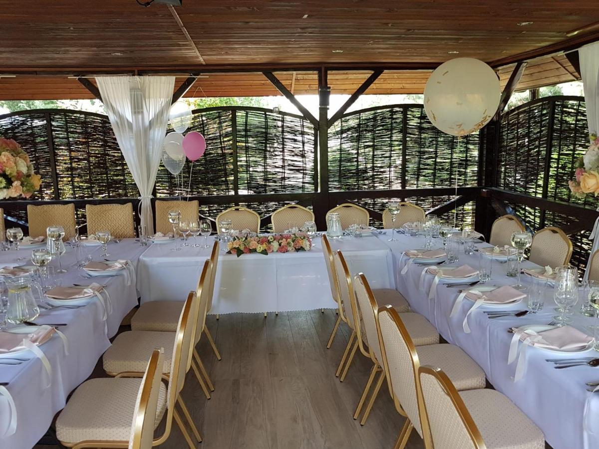 Albert Turystyczne Uslugi Hotelarskie Varsovia Exterior foto